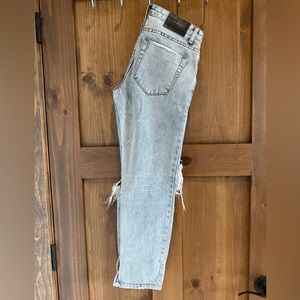 ONE Teaspoon distressed tapered Jean Size 25